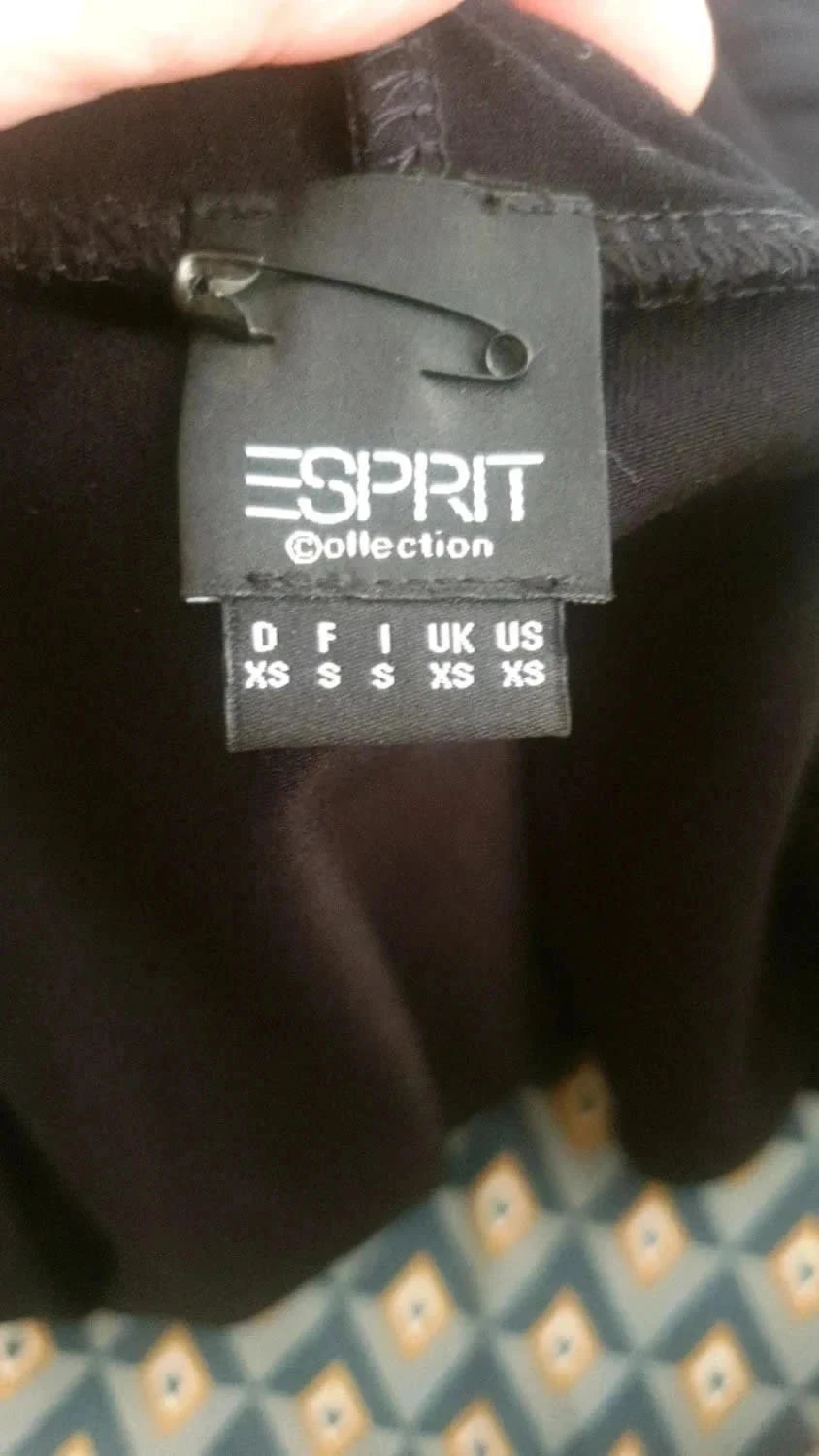 Petite robe noire Esprit taille S – photo 9
